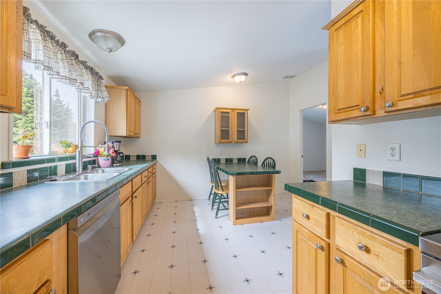 122 Derrick Road Property Photo 12