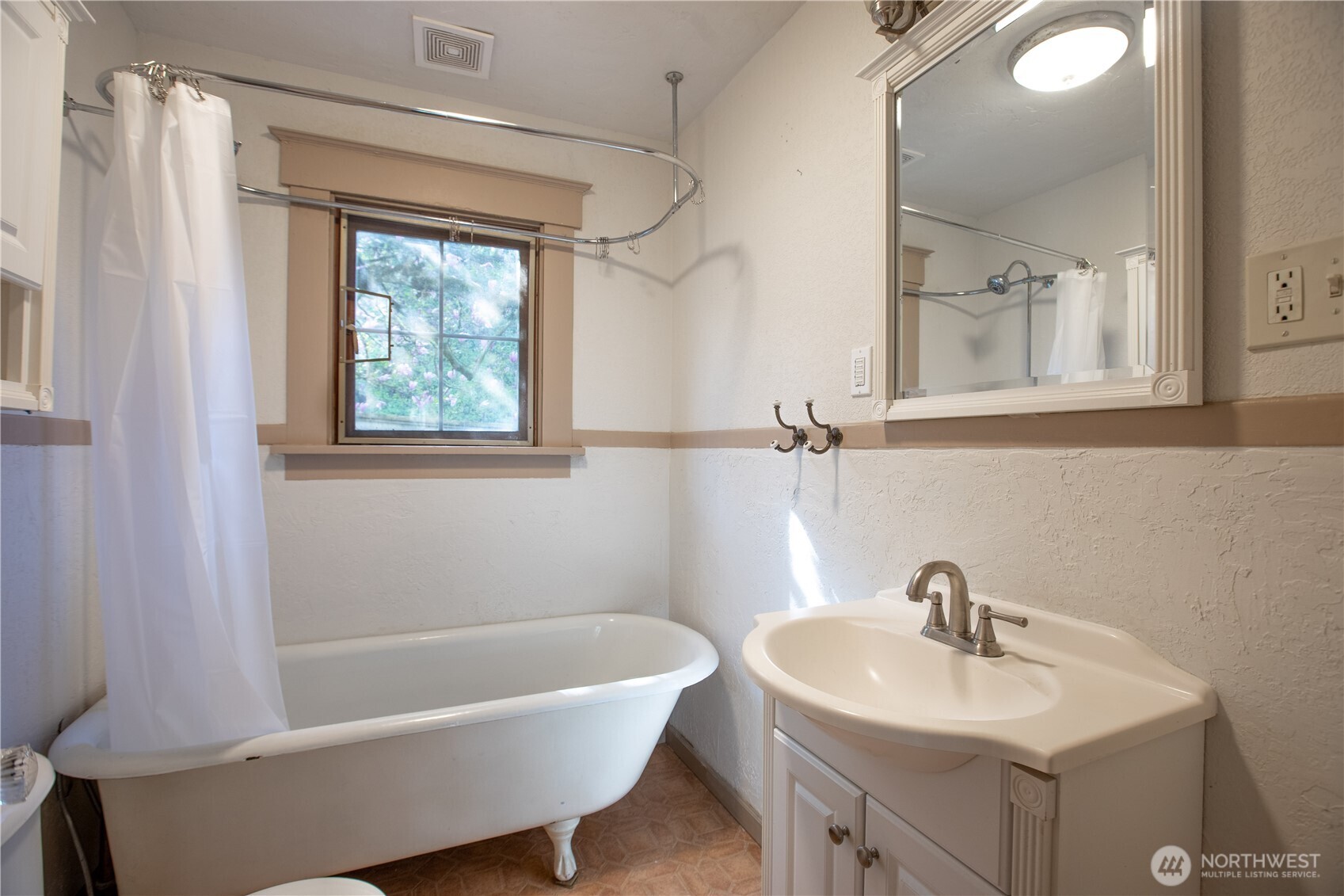 819 Midway Avenue Property Photo 17