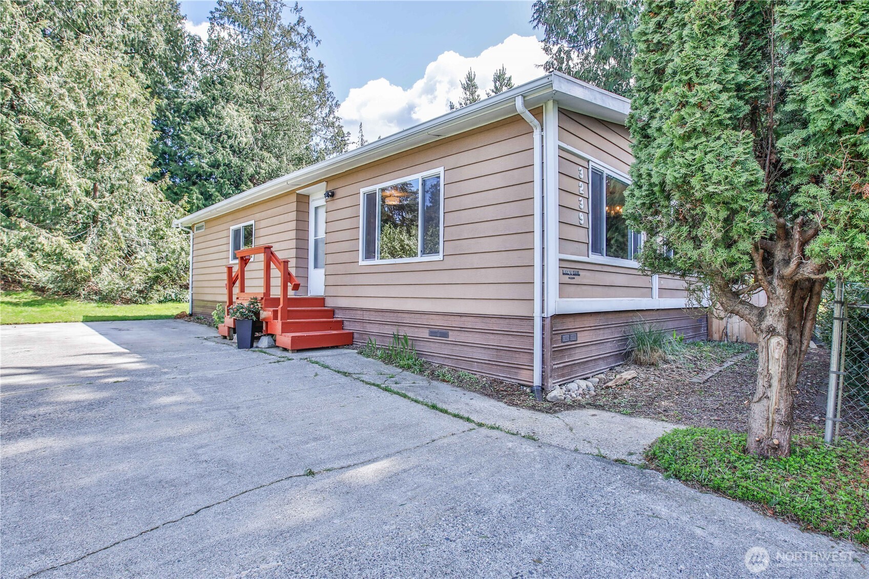 3239 Mardell Drive Property Photo 2
