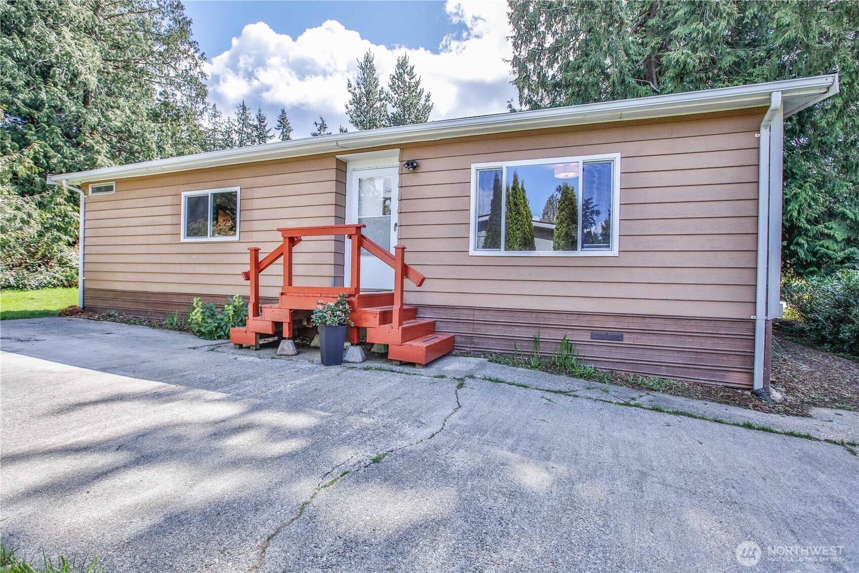 3239 Mardell Drive Property Photo 3