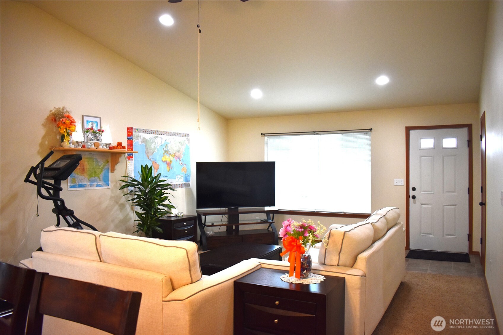 20236 White Rock Loop Property Photo 3
