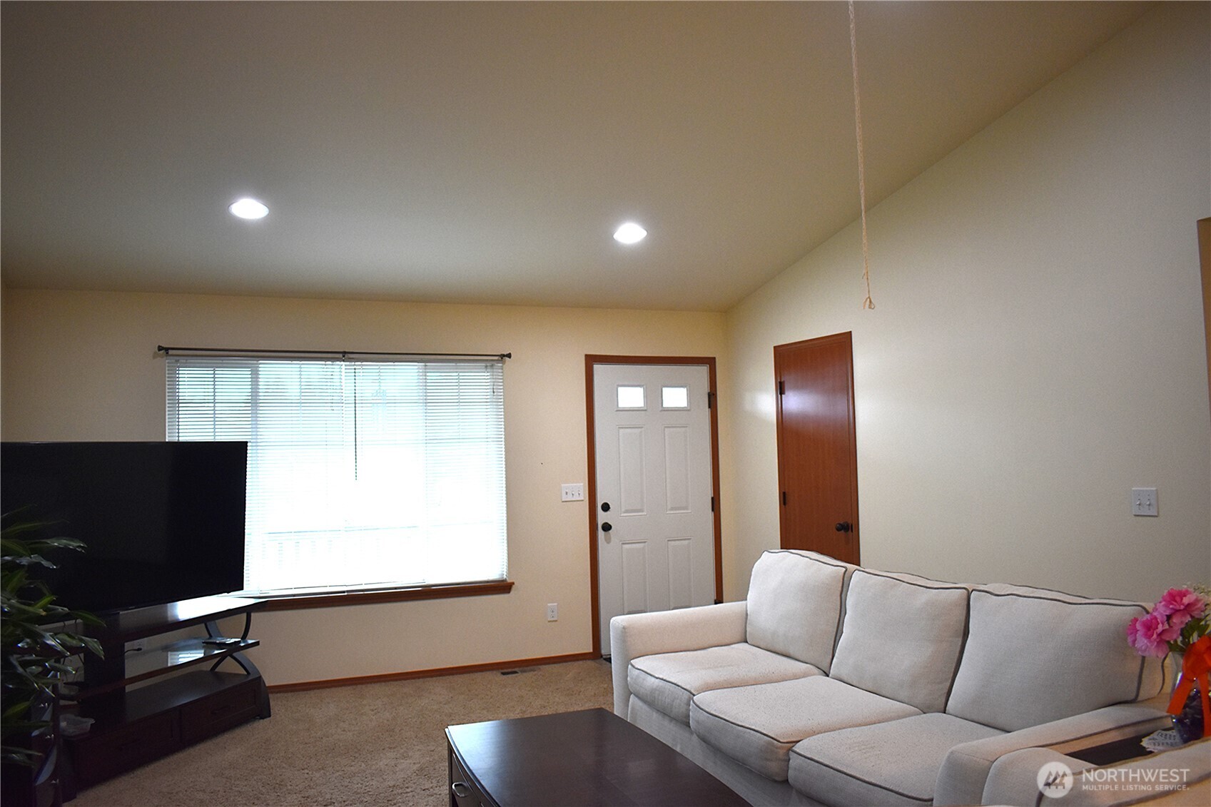 20236 White Rock Loop Property Photo 4