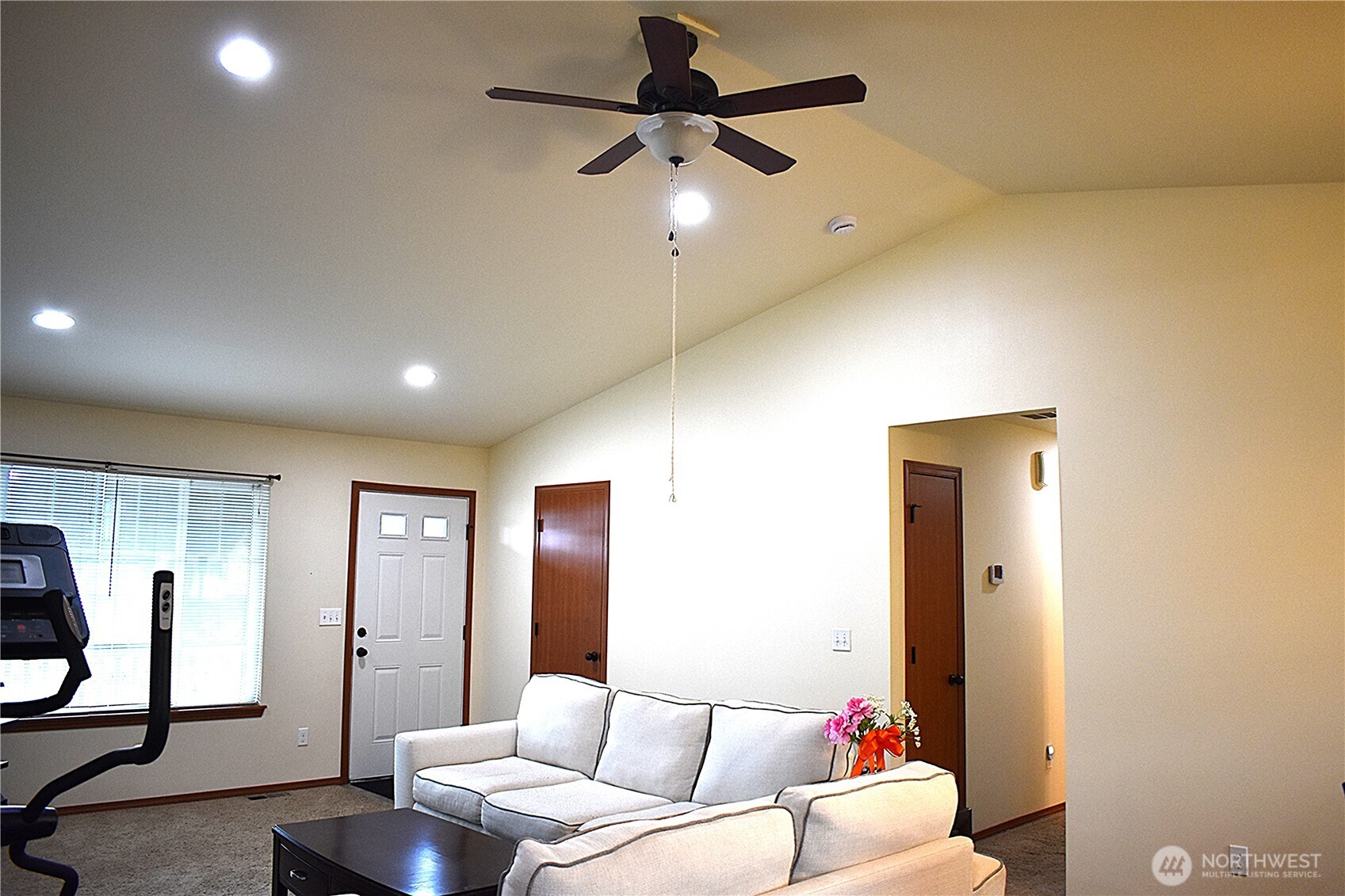 20236 White Rock Loop Property Photo 7