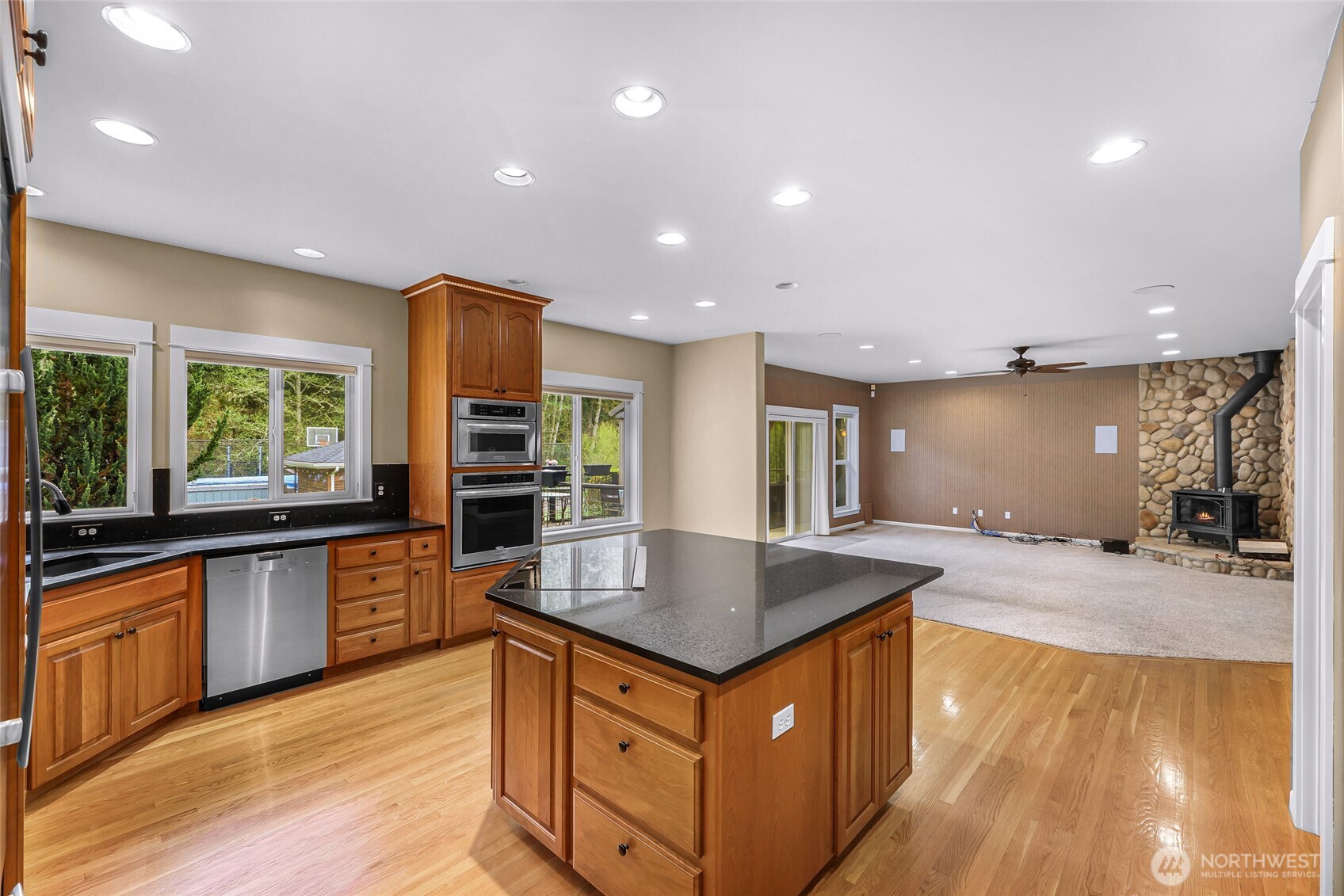4879 Robinwood Lane Property Photo 8