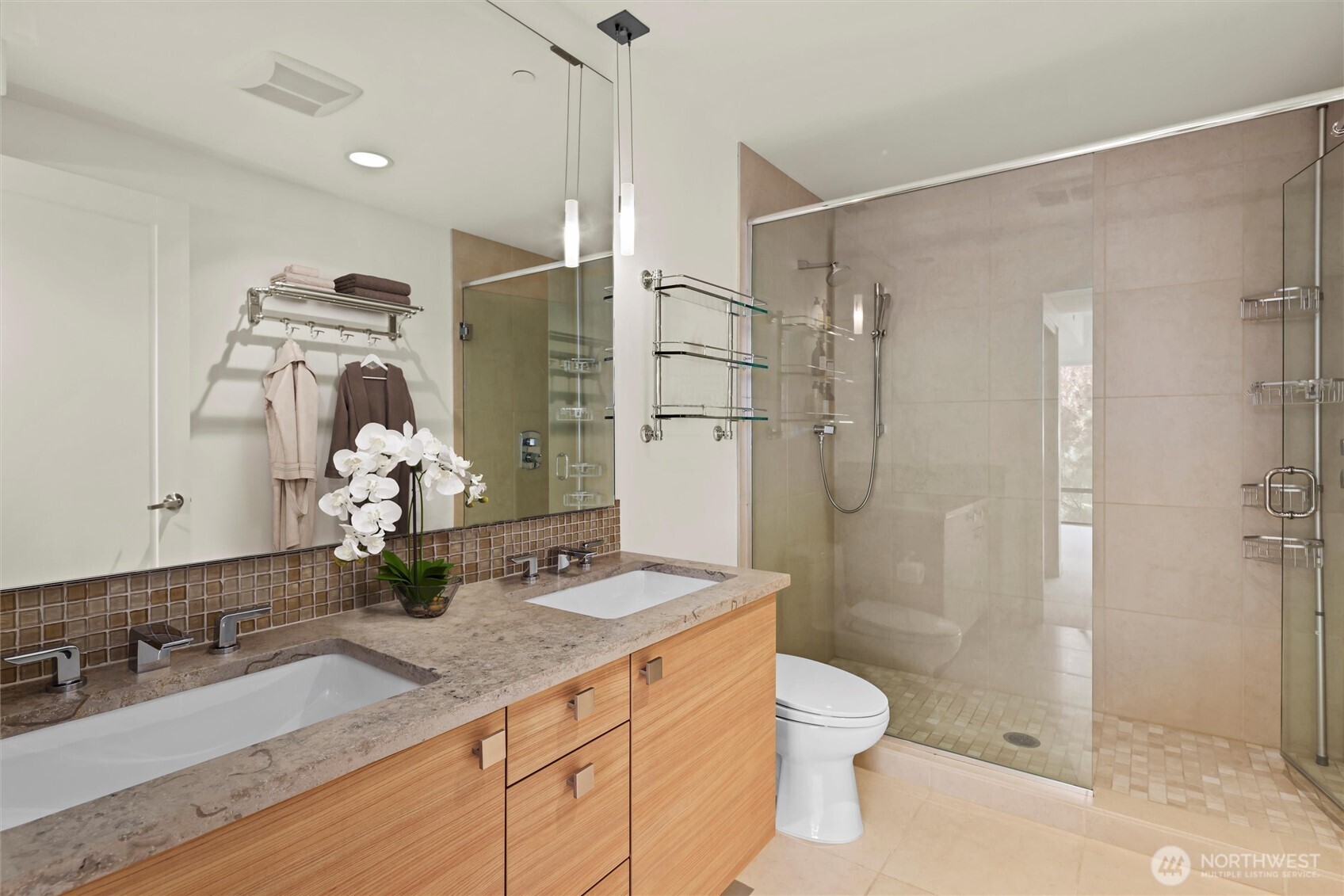 10000 Main Street 603 Property Photo 13
