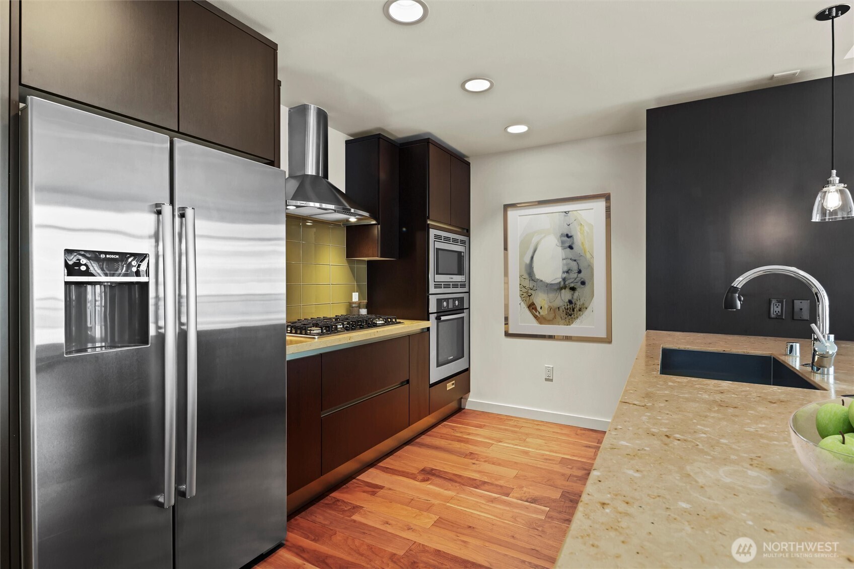 10000 Main Street 603 Property Photo 17
