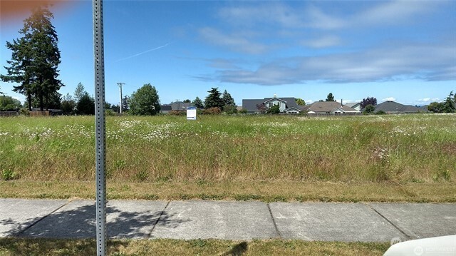 999 W Hemlock Property Photo 3