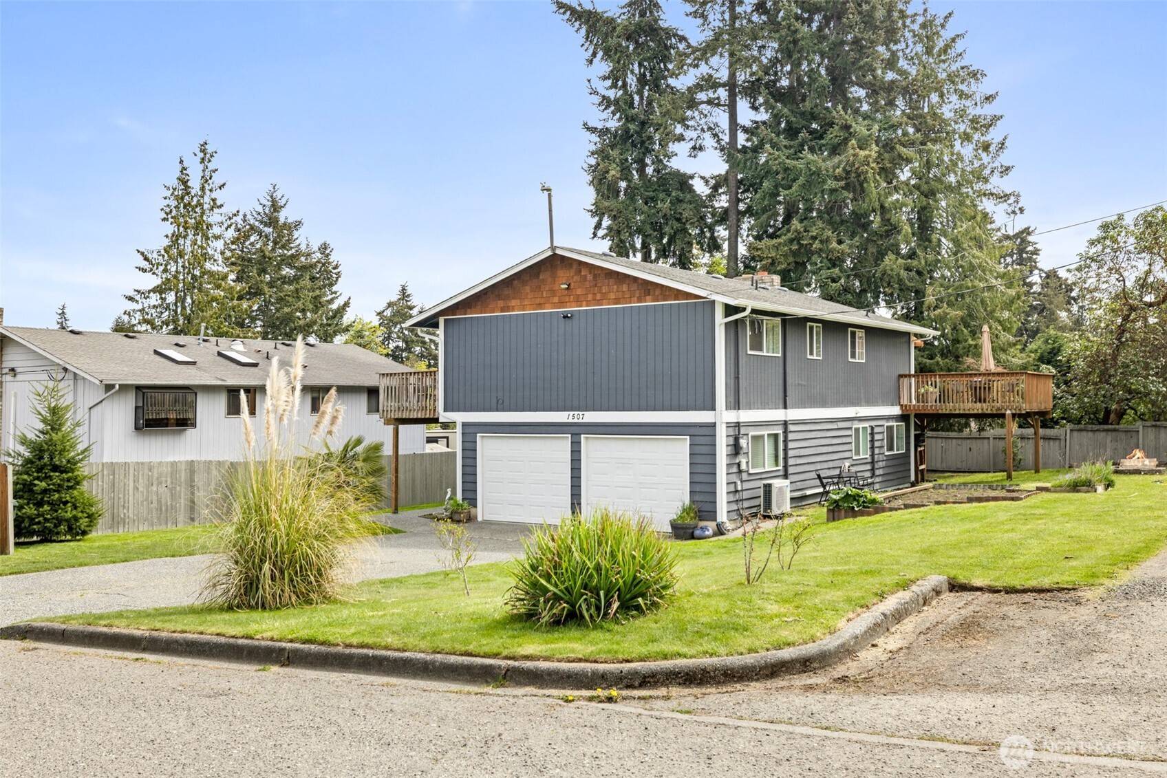 1507 S B Street Property Photo 2
