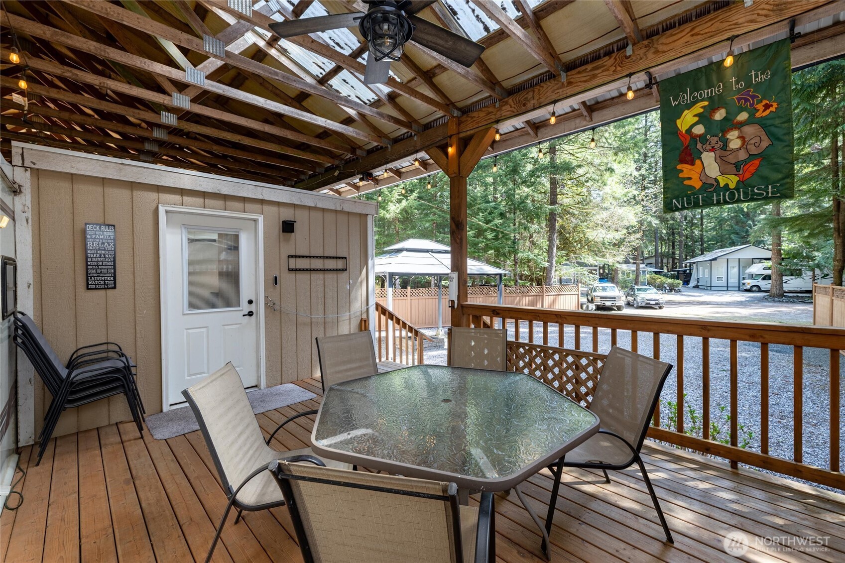 1028 Maple Lane Property Photo 4