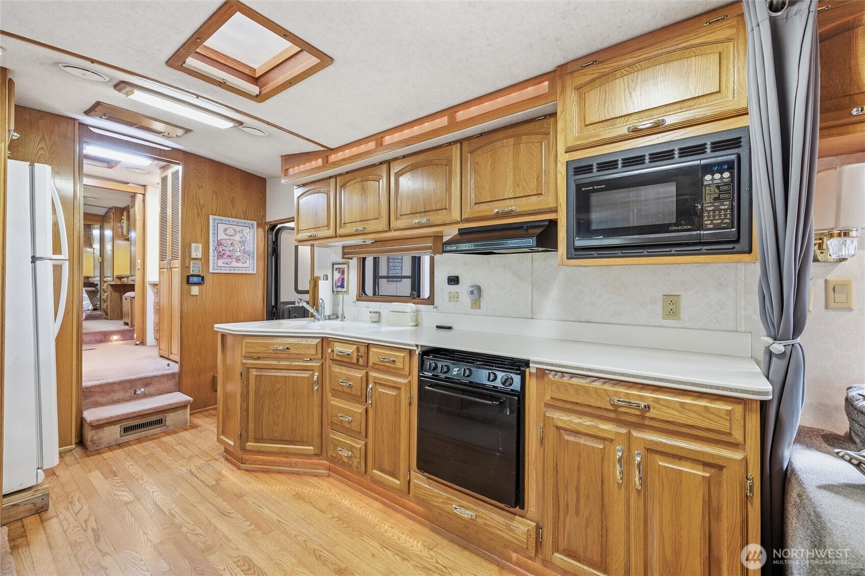1028 Maple Lane Property Photo 9