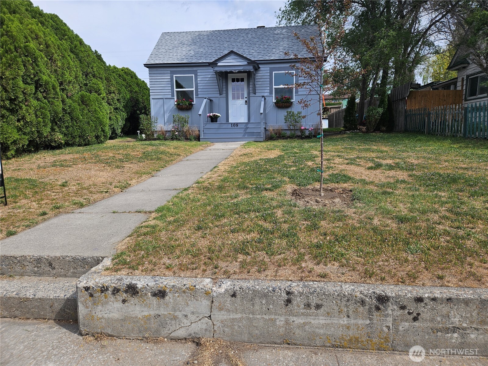108 W 3rd Street Property Photo 5