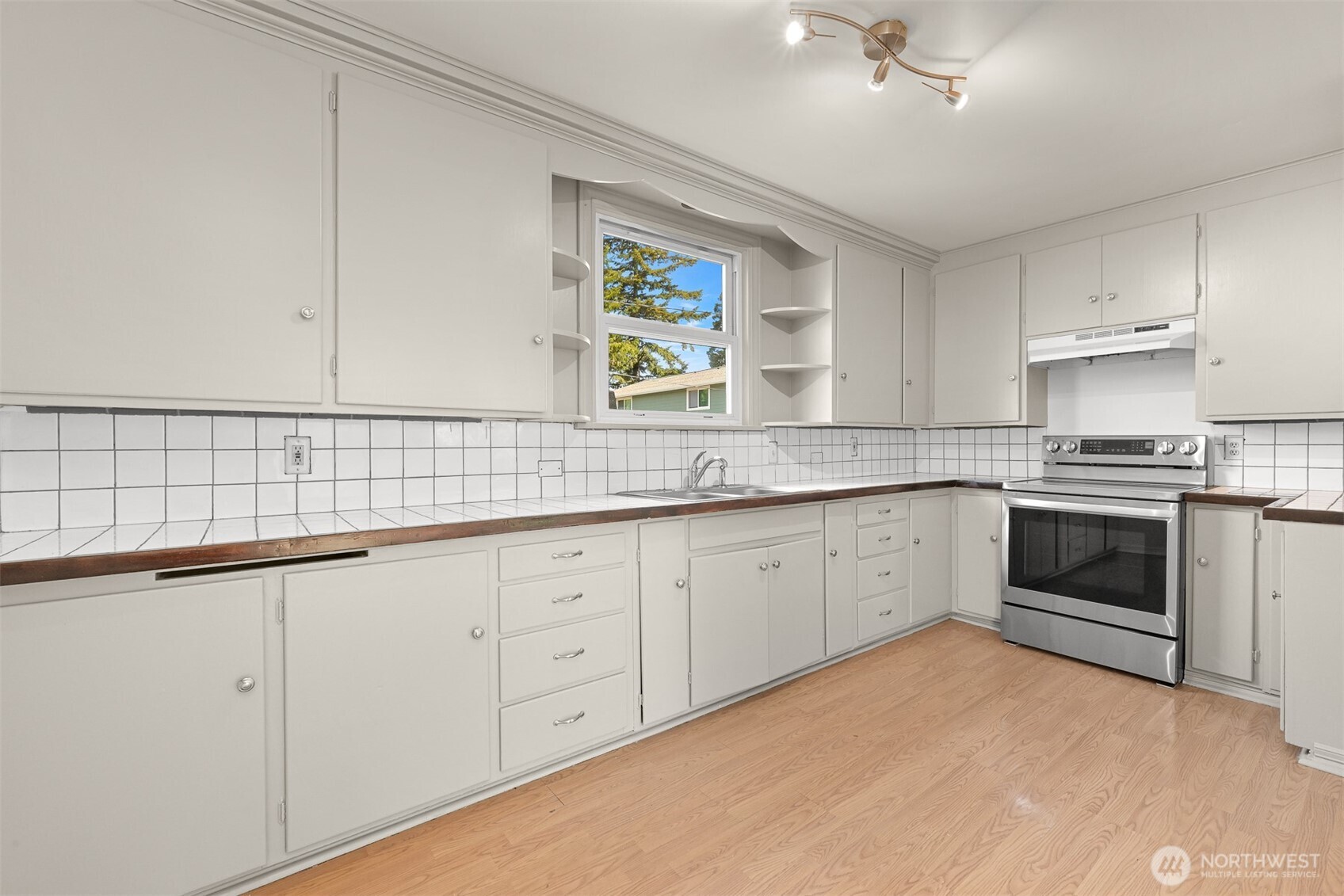 2085 Cottage Place Property Photo 15