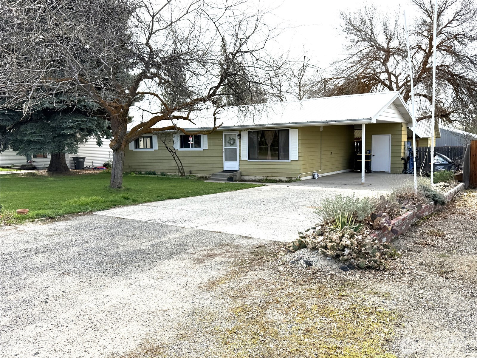 104 W First Street Property Photo 4