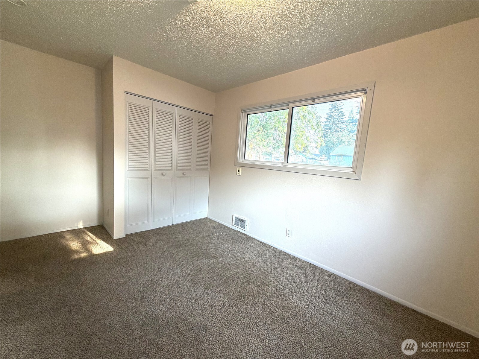 104 W First Street Property Photo 21
