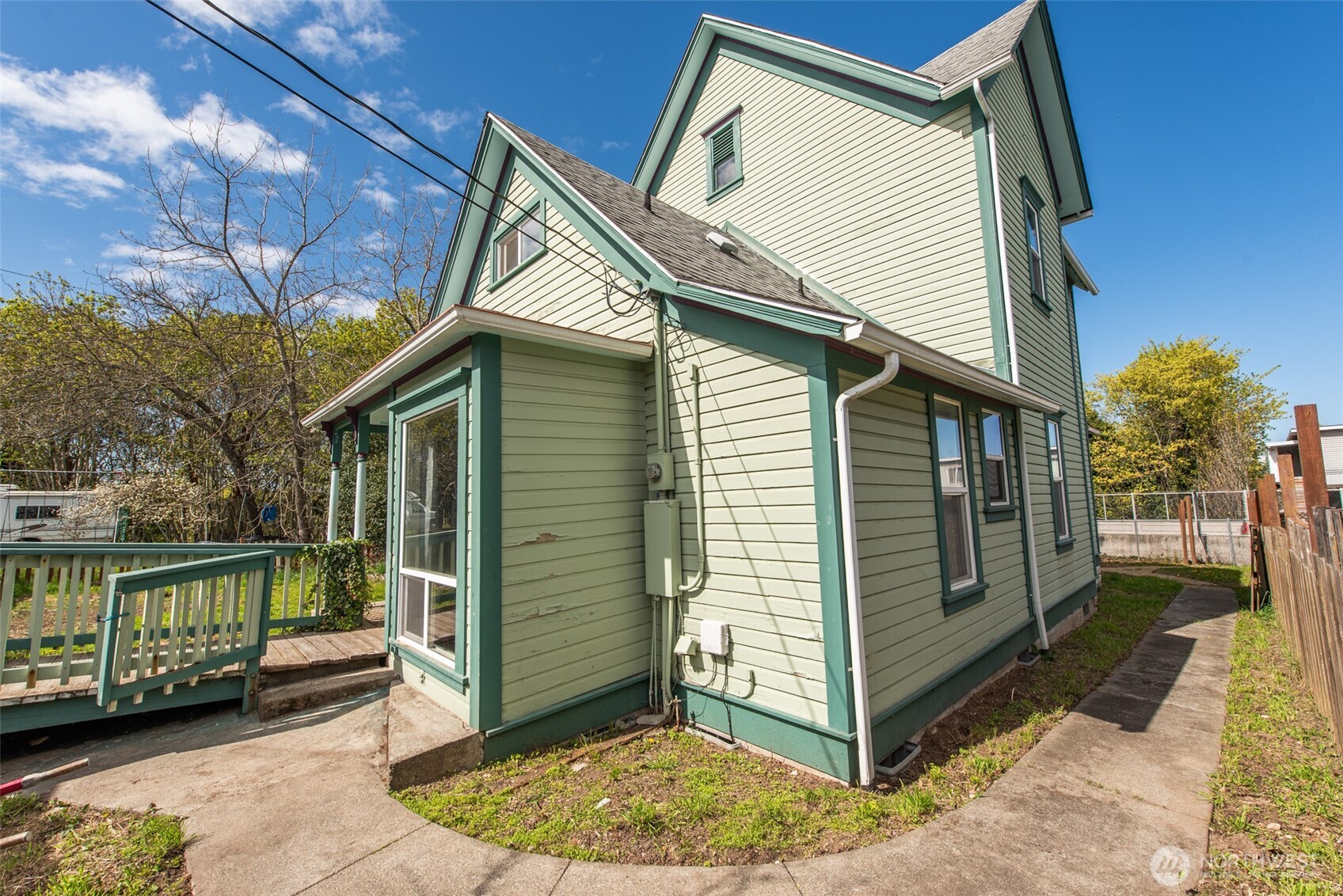 318 W 8th Street Property Photo 7