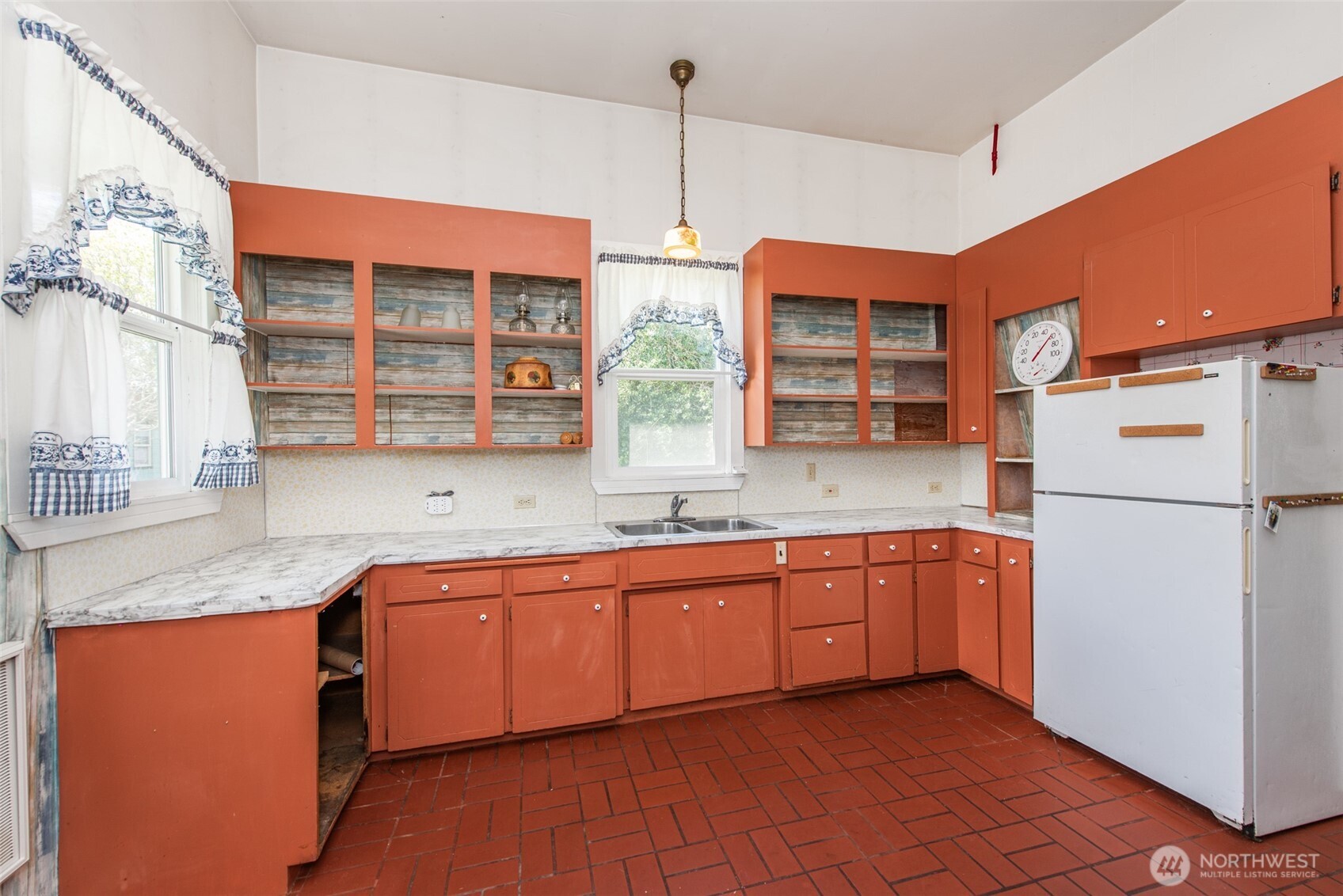 318 W 8th Street Property Photo 16