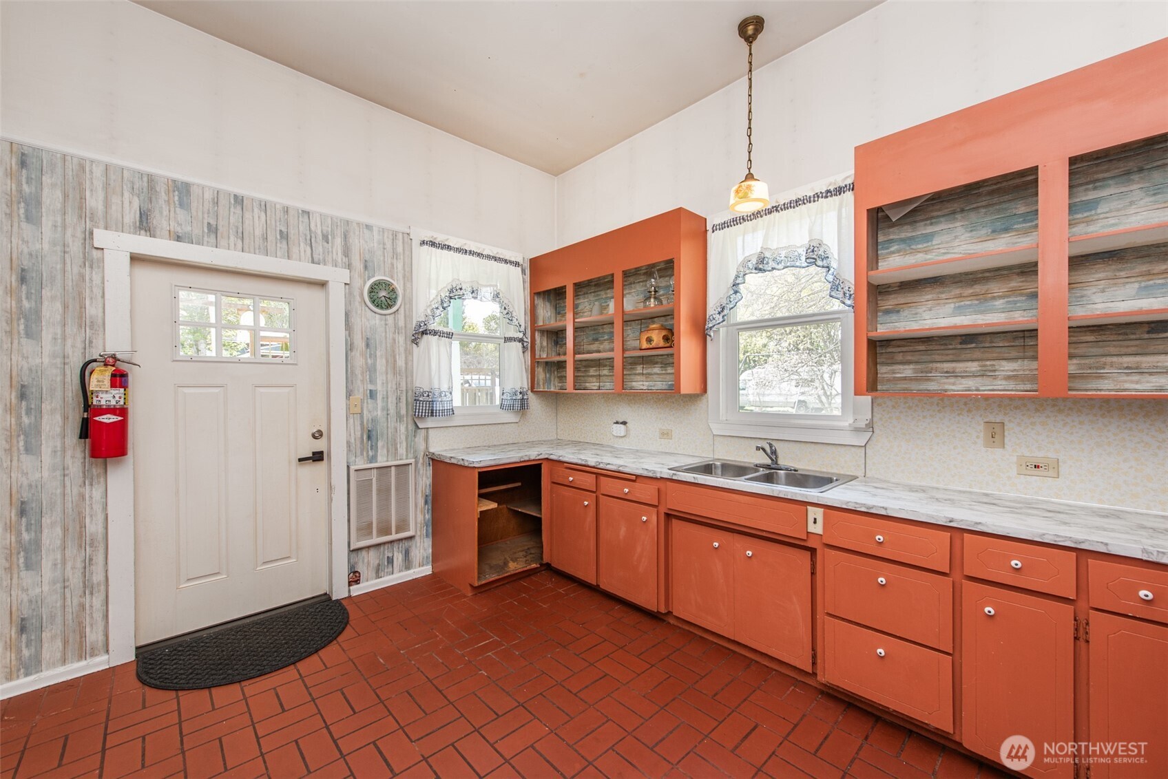 318 W 8th Street Property Photo 17