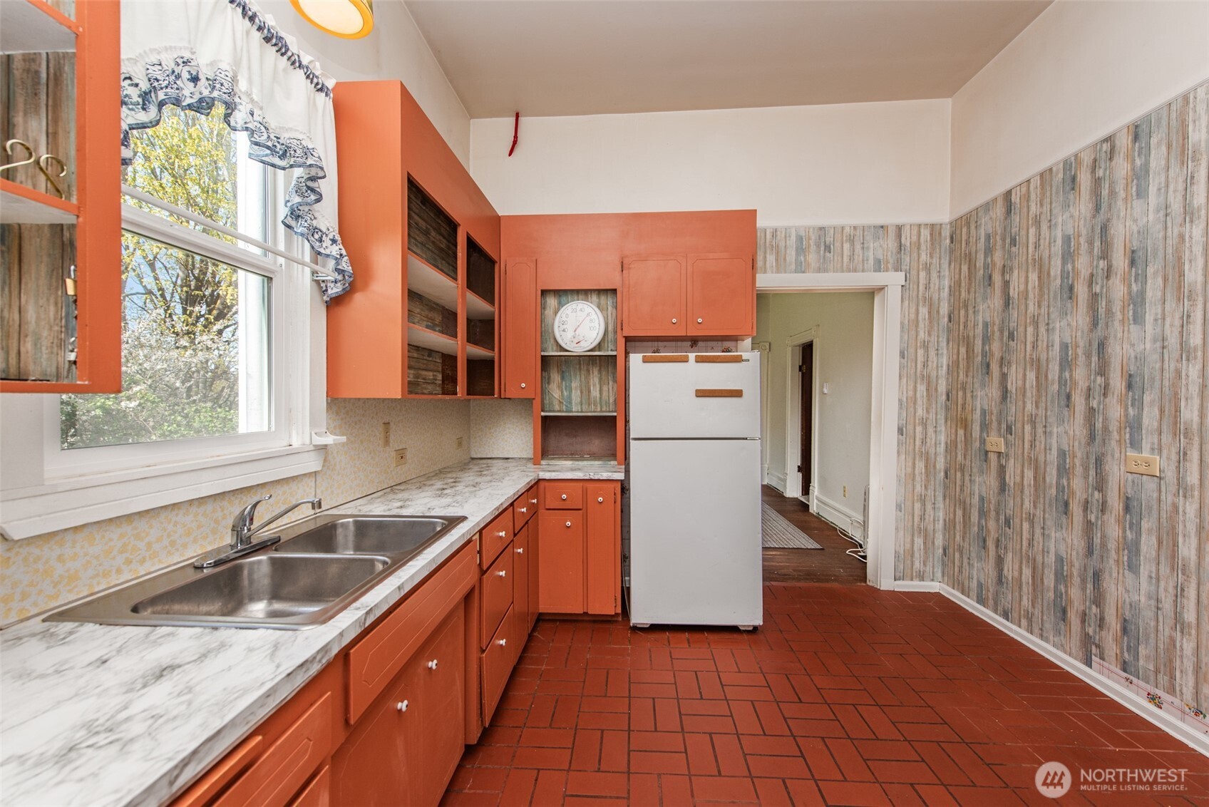 318 W 8th Street Property Photo 18