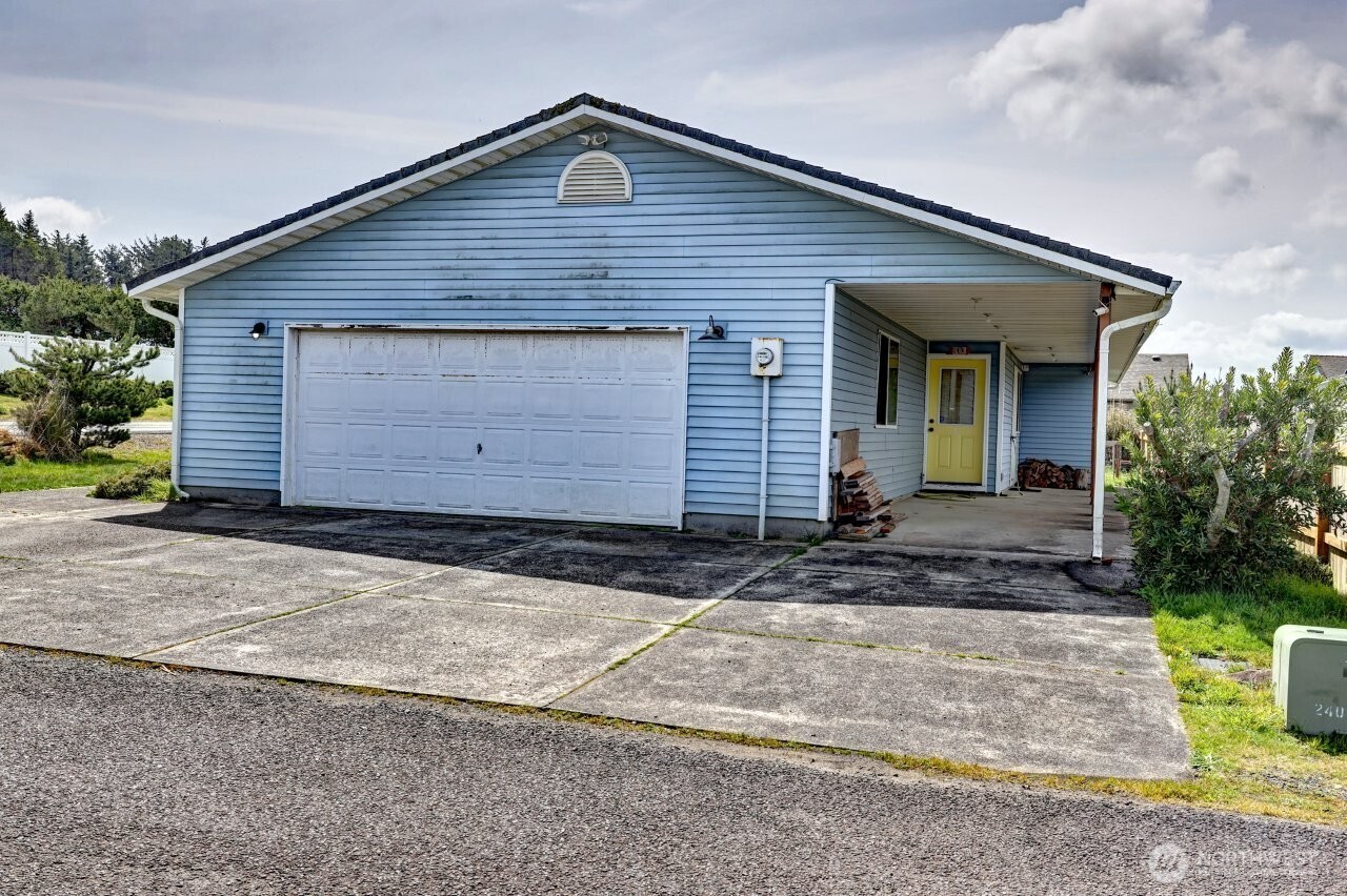 816 325th Street Property Photo 3