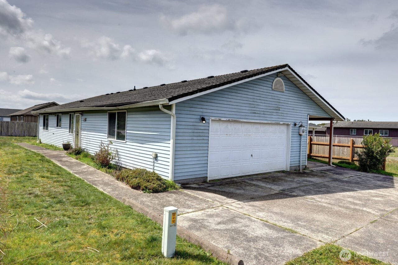 816 325th Street Property Photo 4