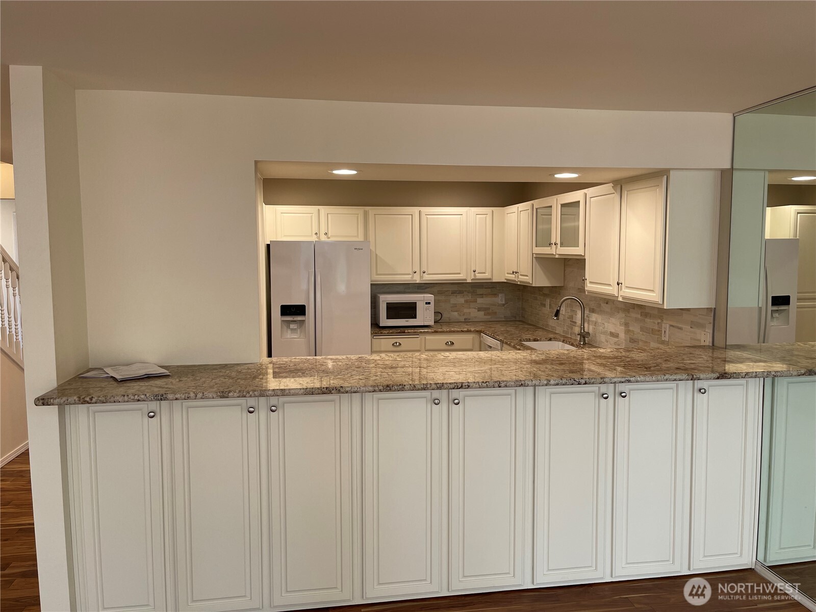 2426 James Place 303 Property Photo 10