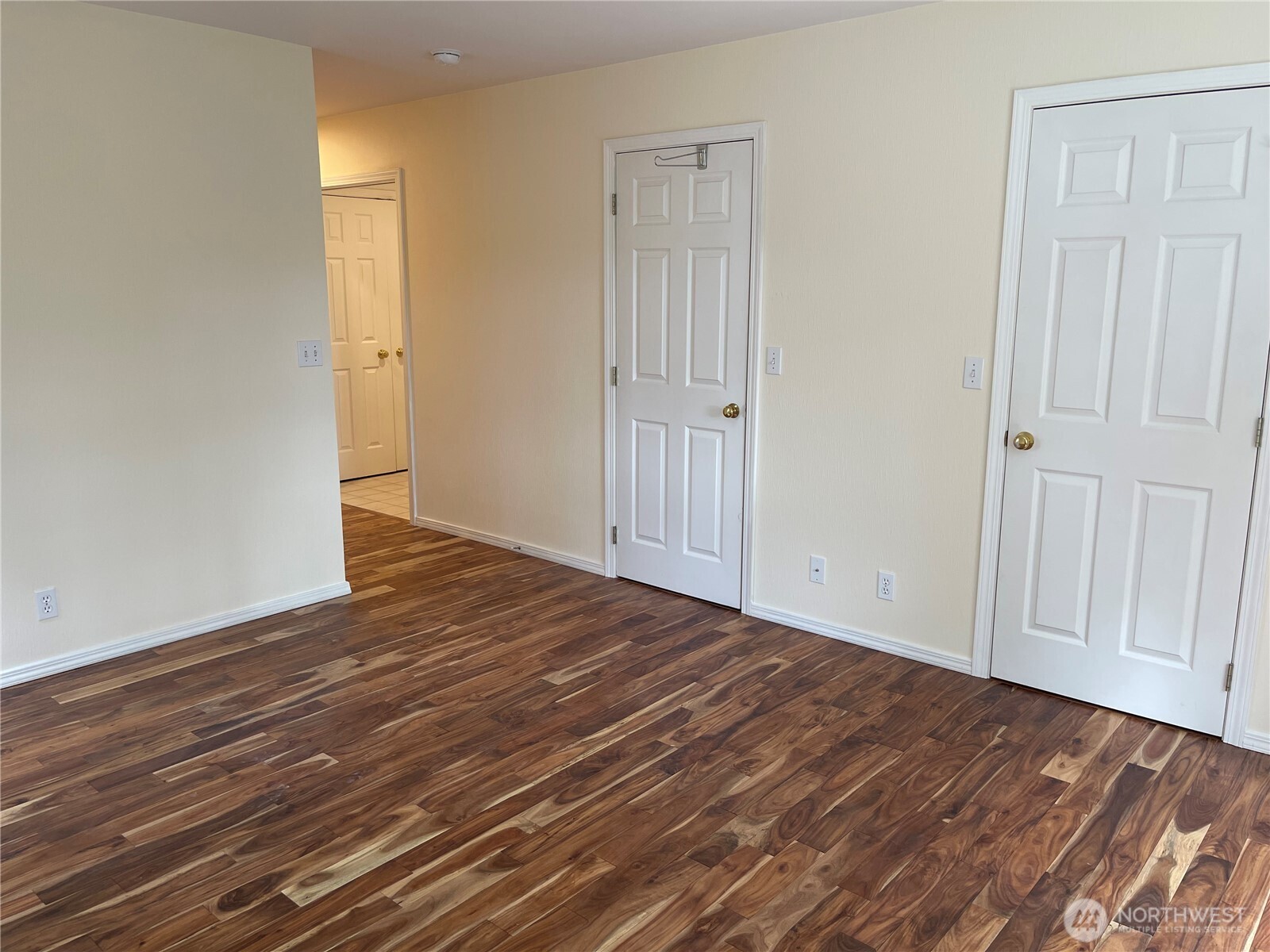 2426 James Place 303 Property Photo 23
