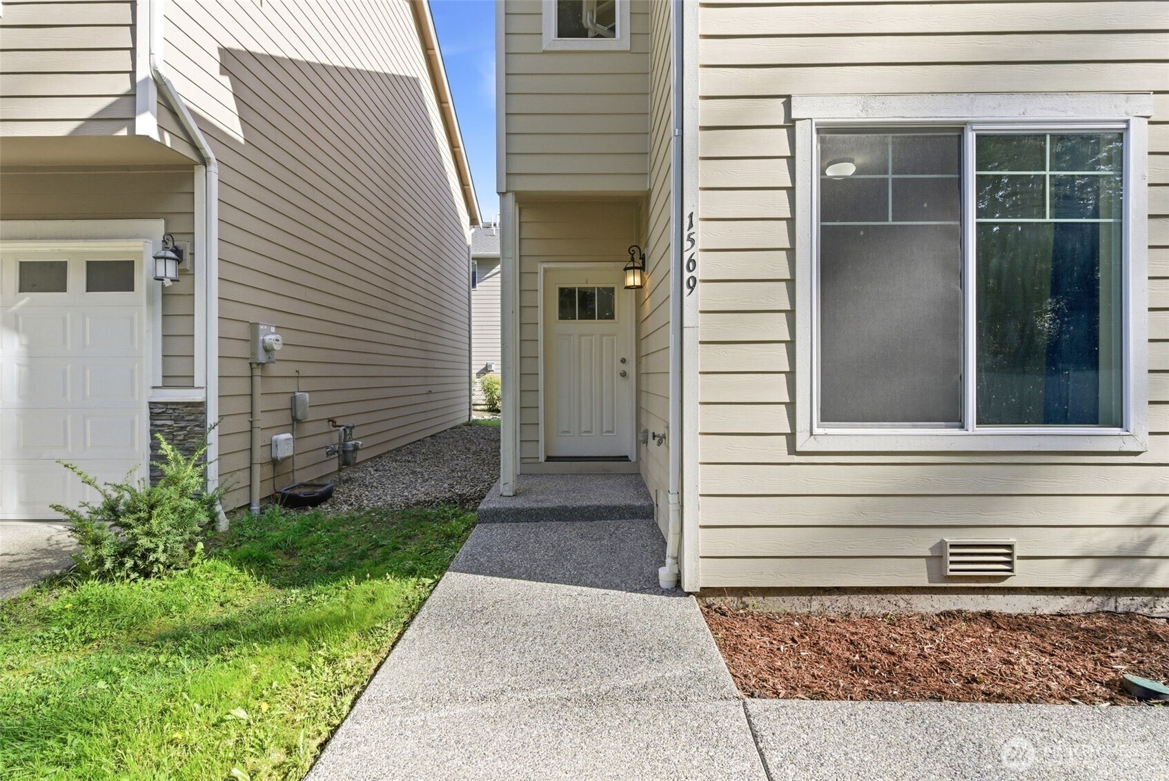 1569 Ne Fontaine Way Property Photo 4