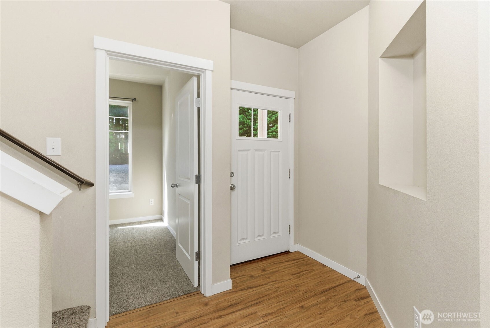 1569 Ne Fontaine Way Property Photo 5