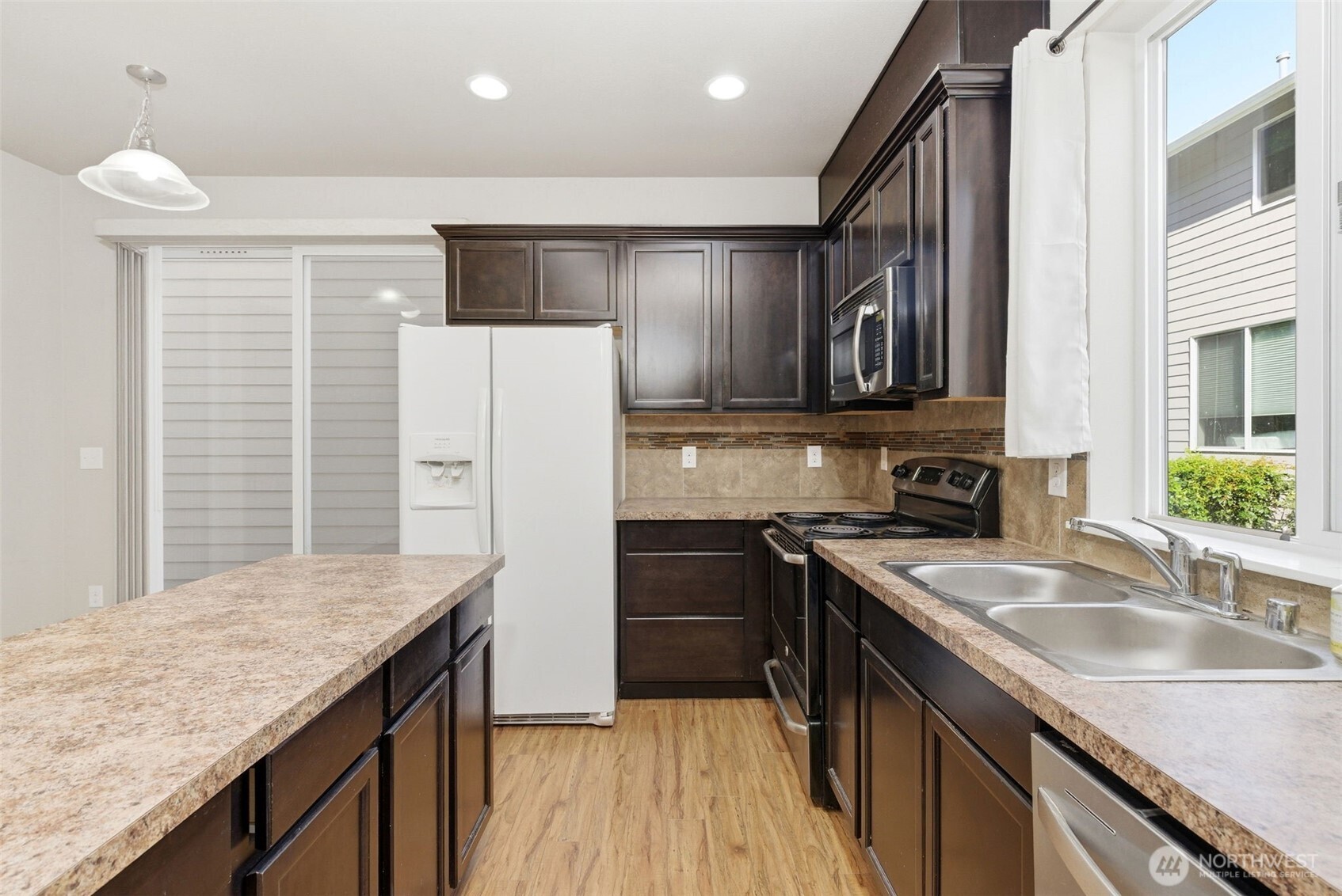 1569 Ne Fontaine Way Property Photo 10