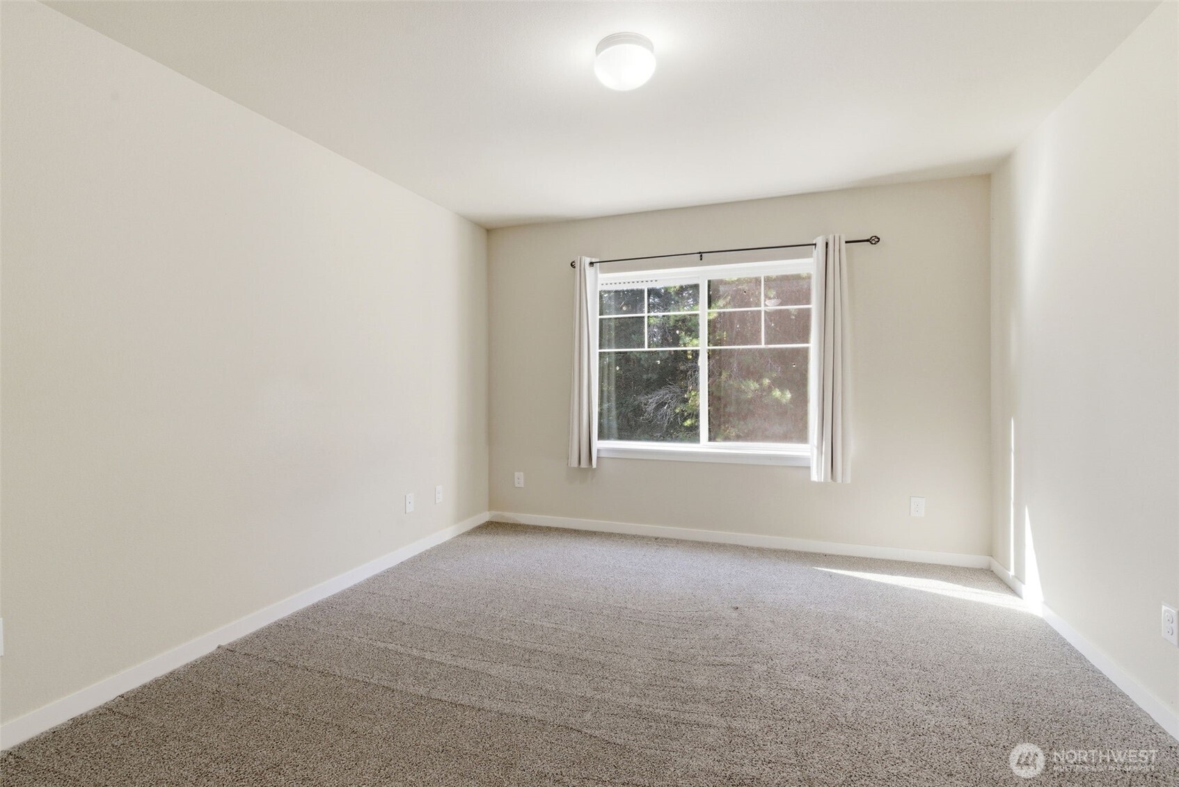 1569 Ne Fontaine Way Property Photo 22