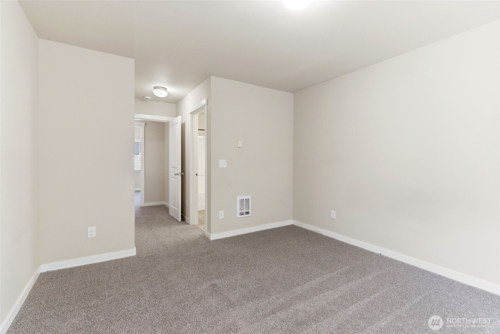 1569 Ne Fontaine Way Property Photo 23