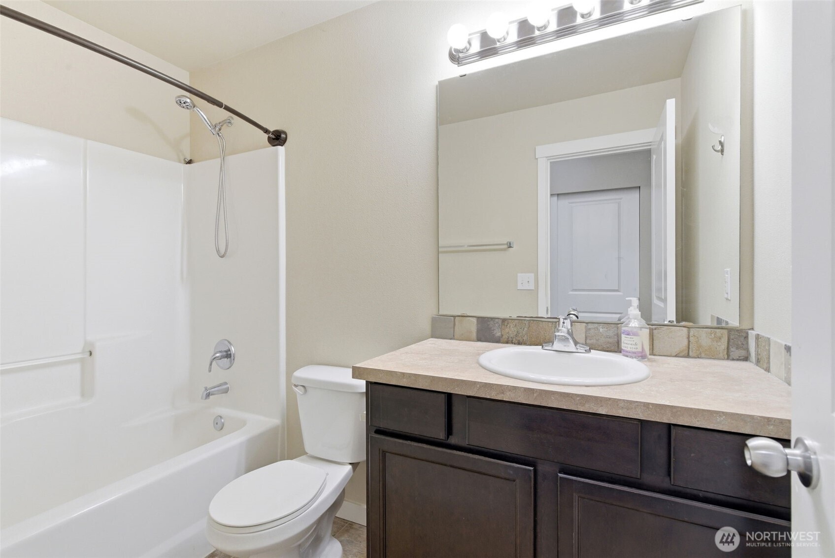 1569 Ne Fontaine Way Property Photo 25