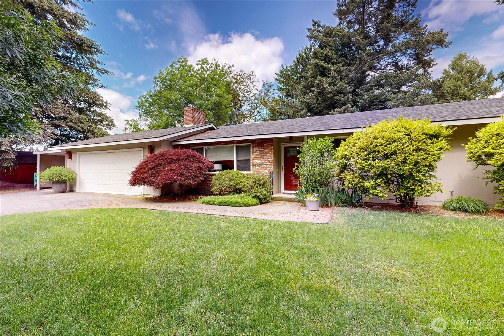 1922 Leonard Drive Property Photo 1
