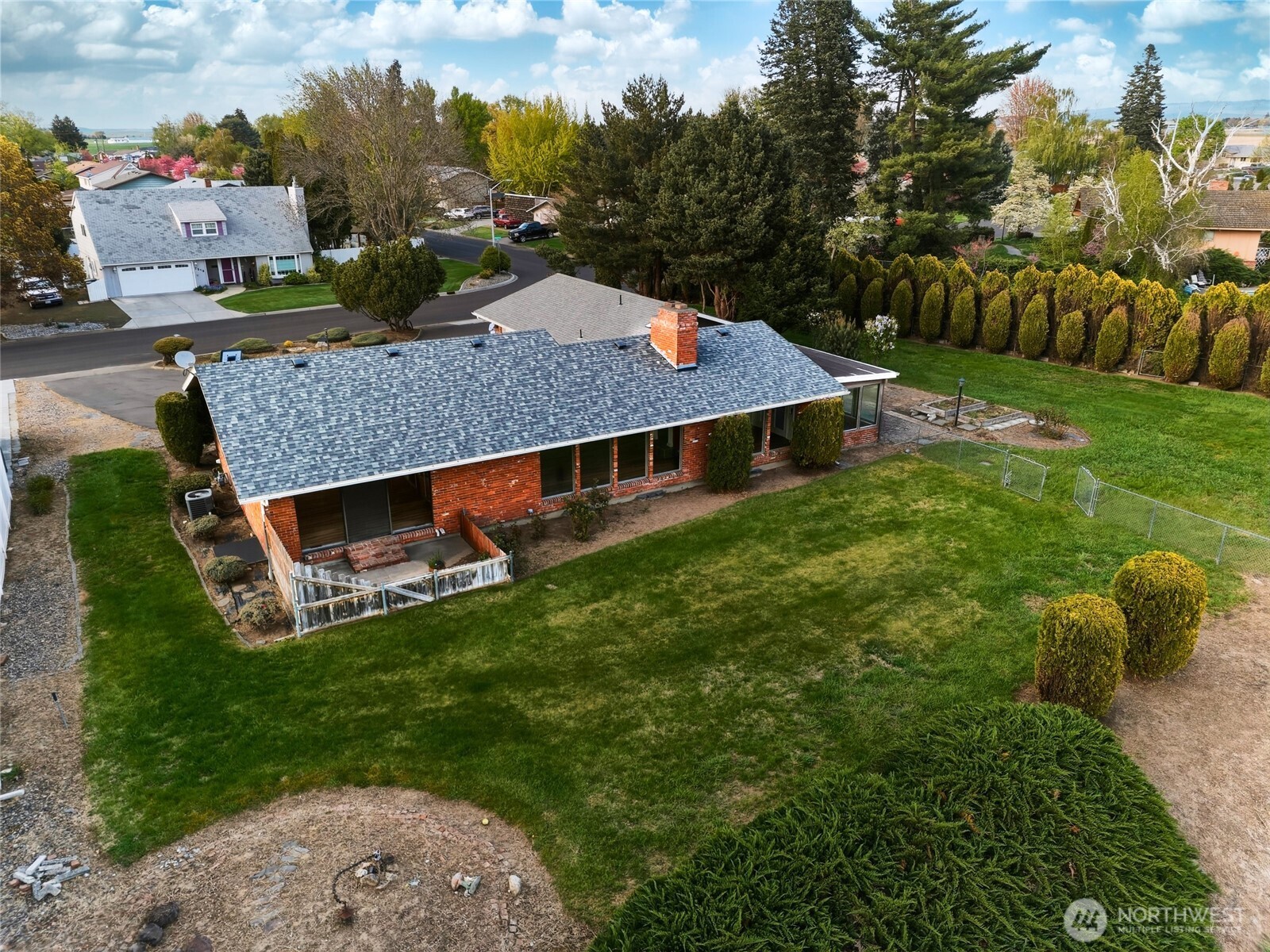 2314 Frazier Drive Property Photo 4
