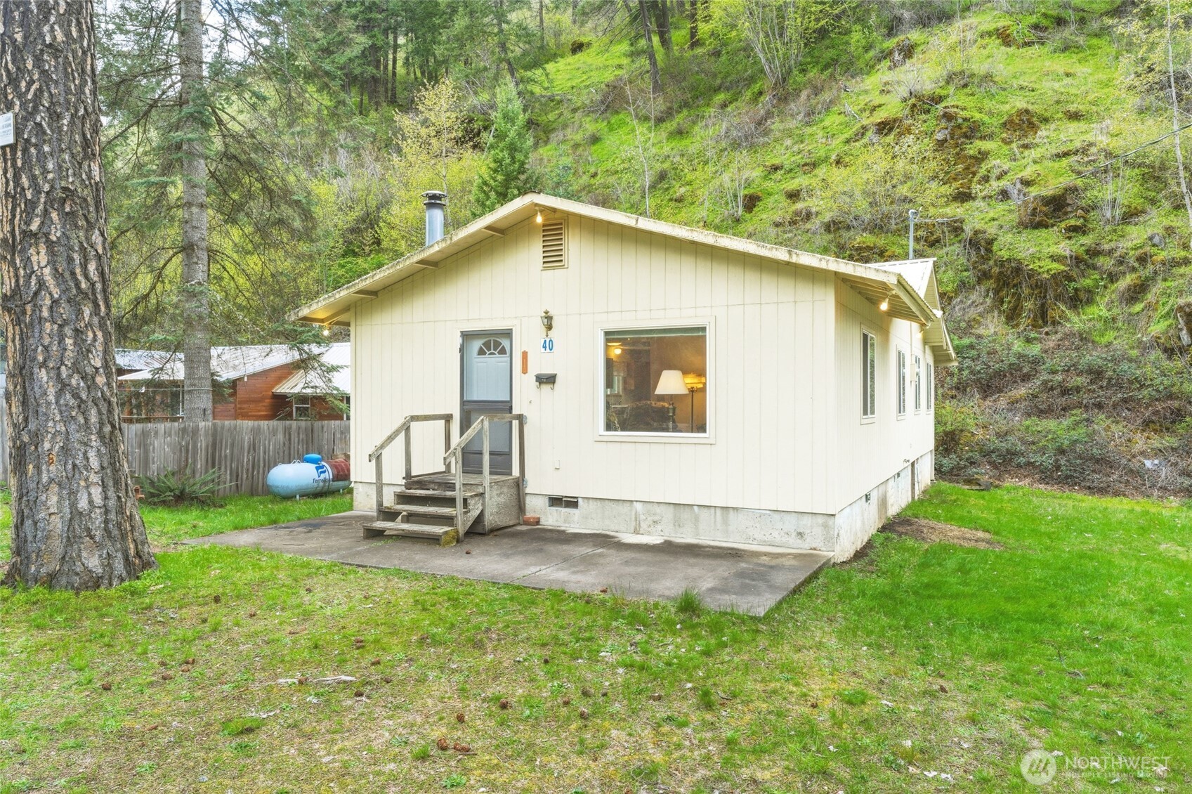 40 Blue Jay Loop Property Photo 1