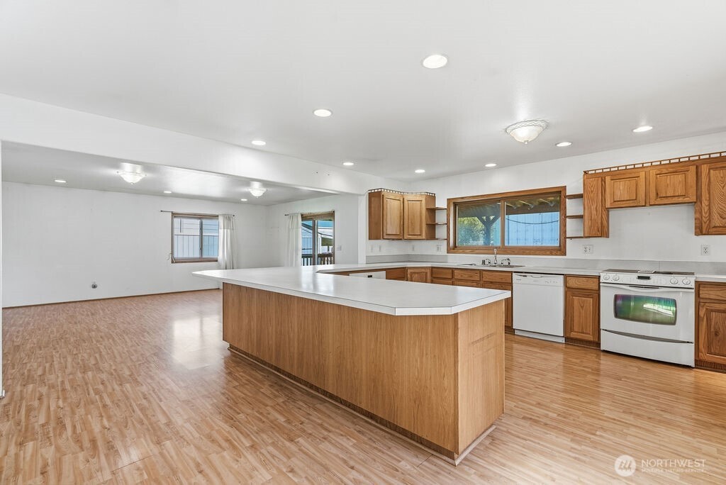 156 Williams Avenue Property Photo 4