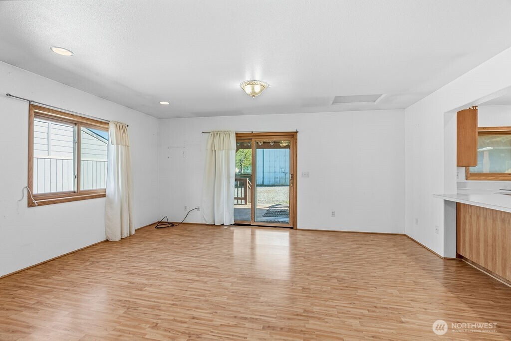 156 Williams Avenue Property Photo 8