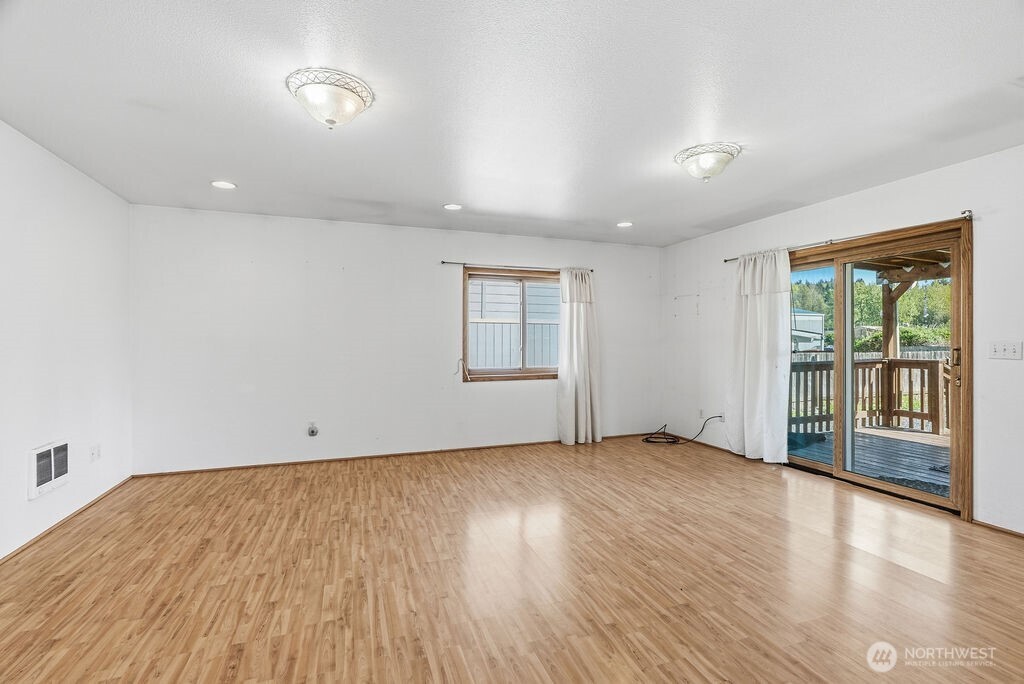 156 Williams Avenue Property Photo 9