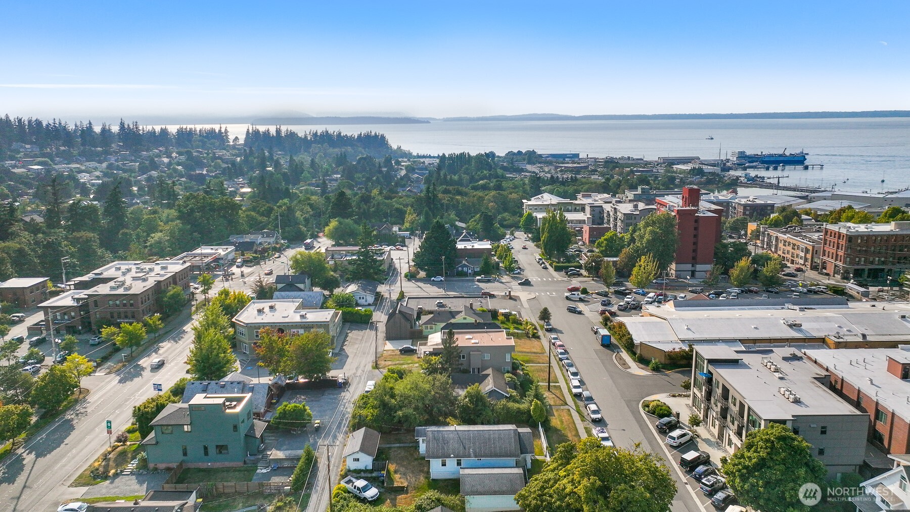 1302 Larrabee Avenue Property Photo 4