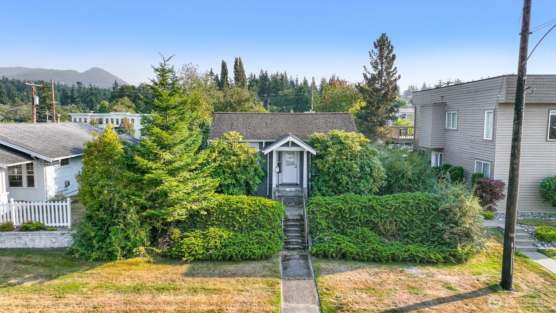 1302 Larrabee Avenue Property Photo 11