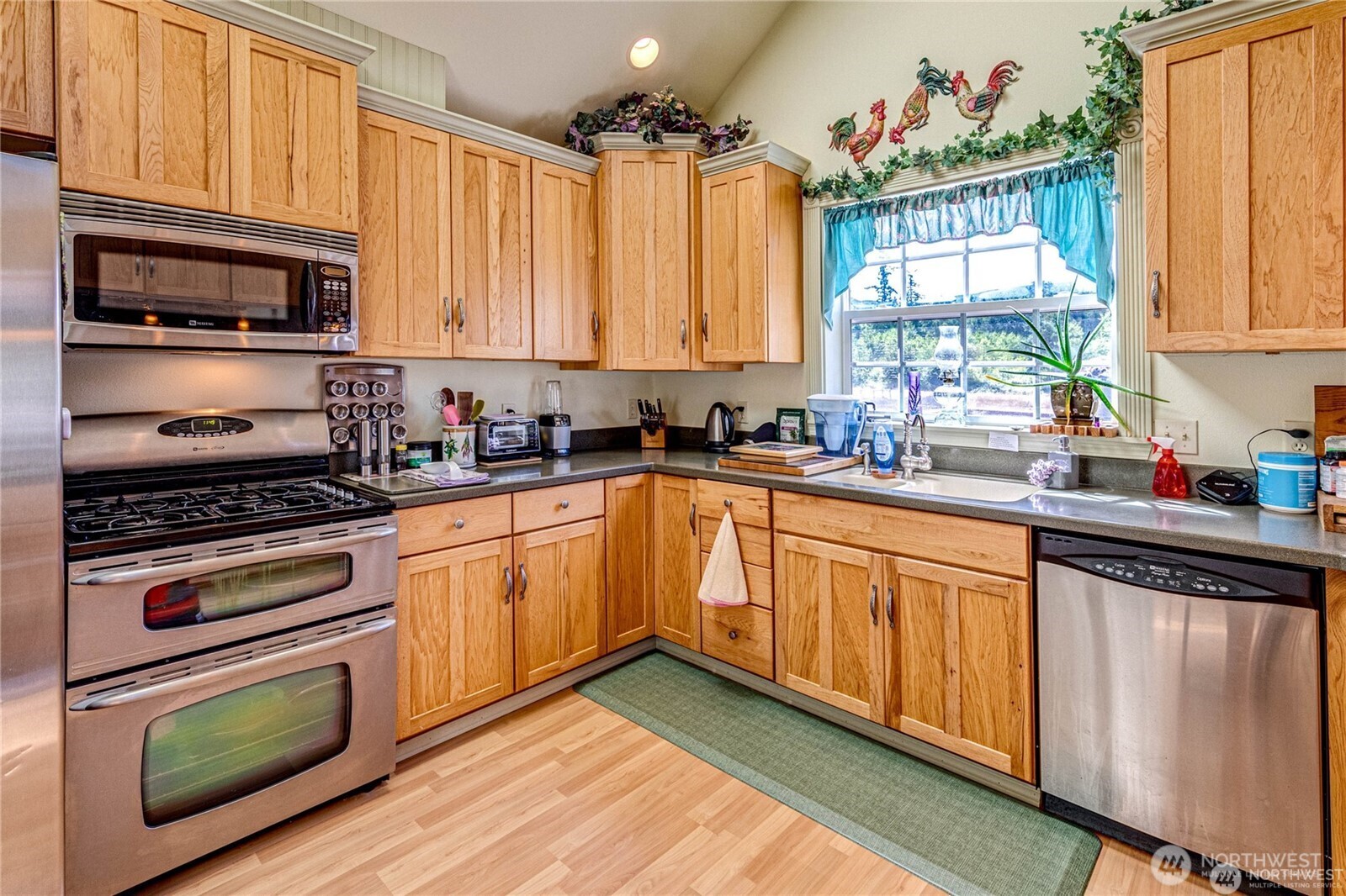 274154 Highway 101 Property Photo 17