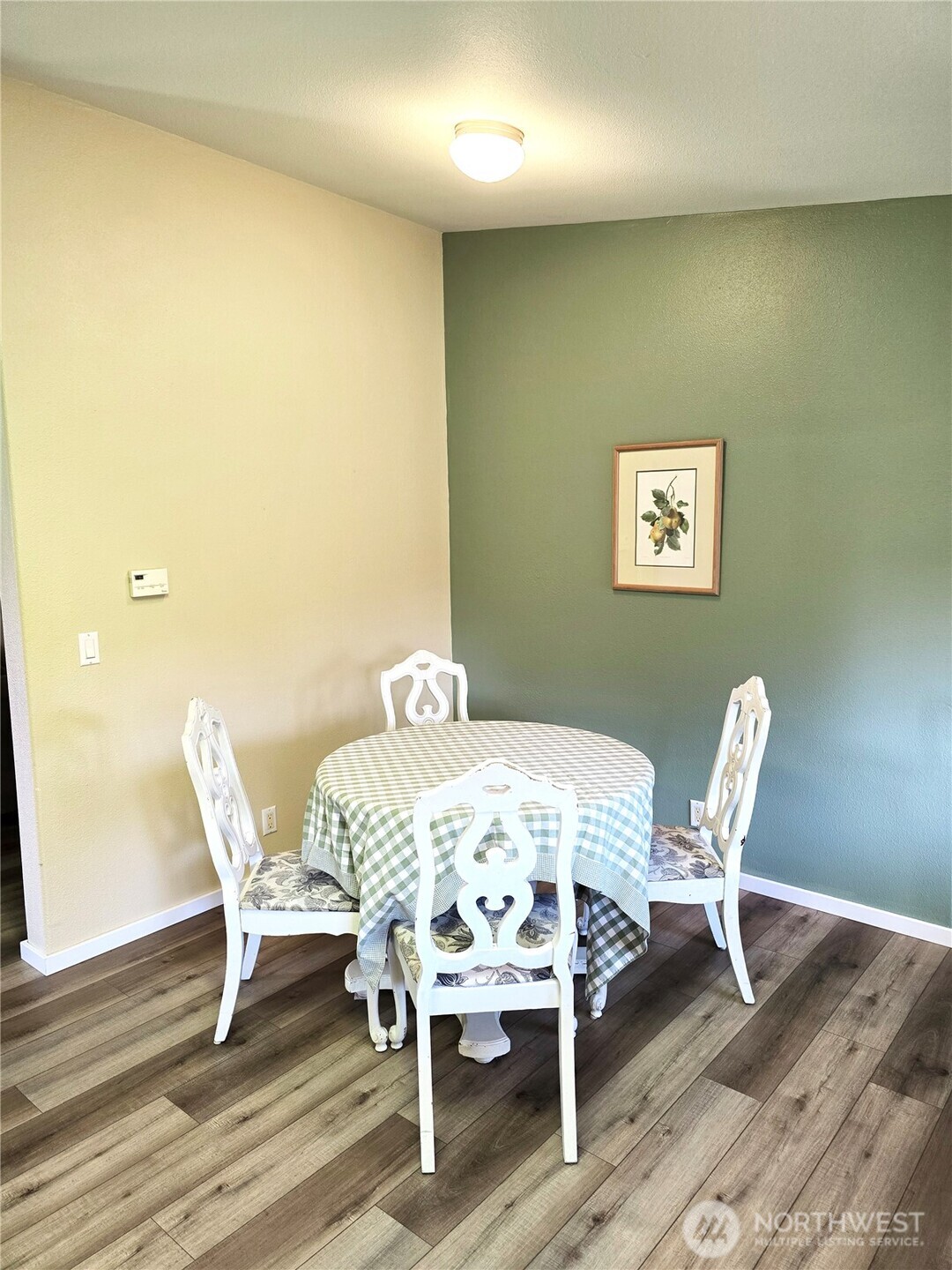 269 E Laurel Property Photo 5