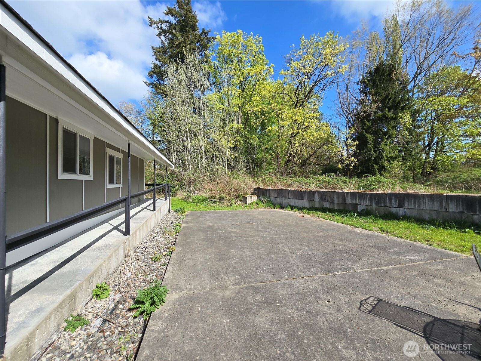 269 E Laurel Property Photo 10