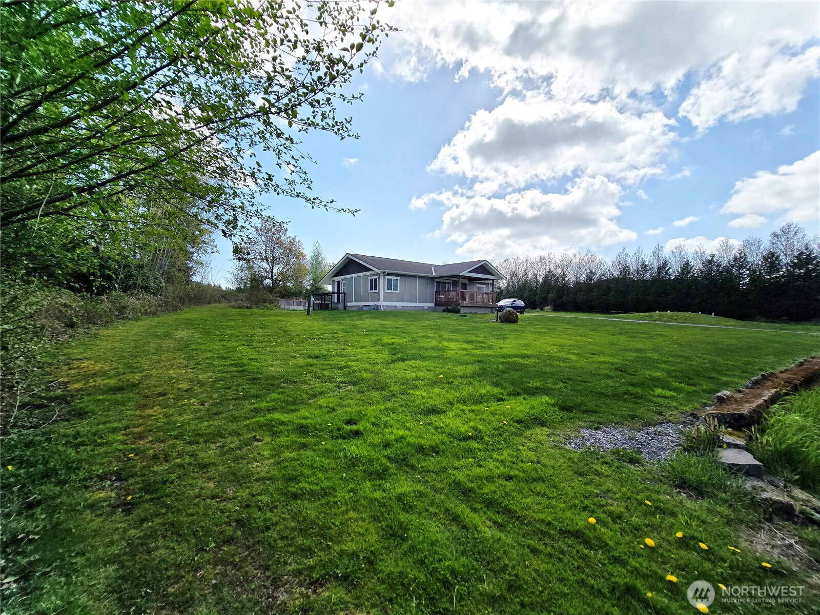 269 E Laurel Property Photo 14