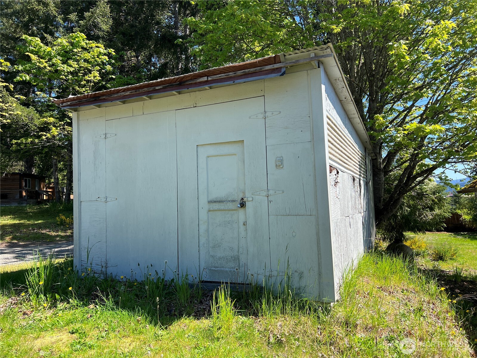309885 Highway 101 Property Photo 6
