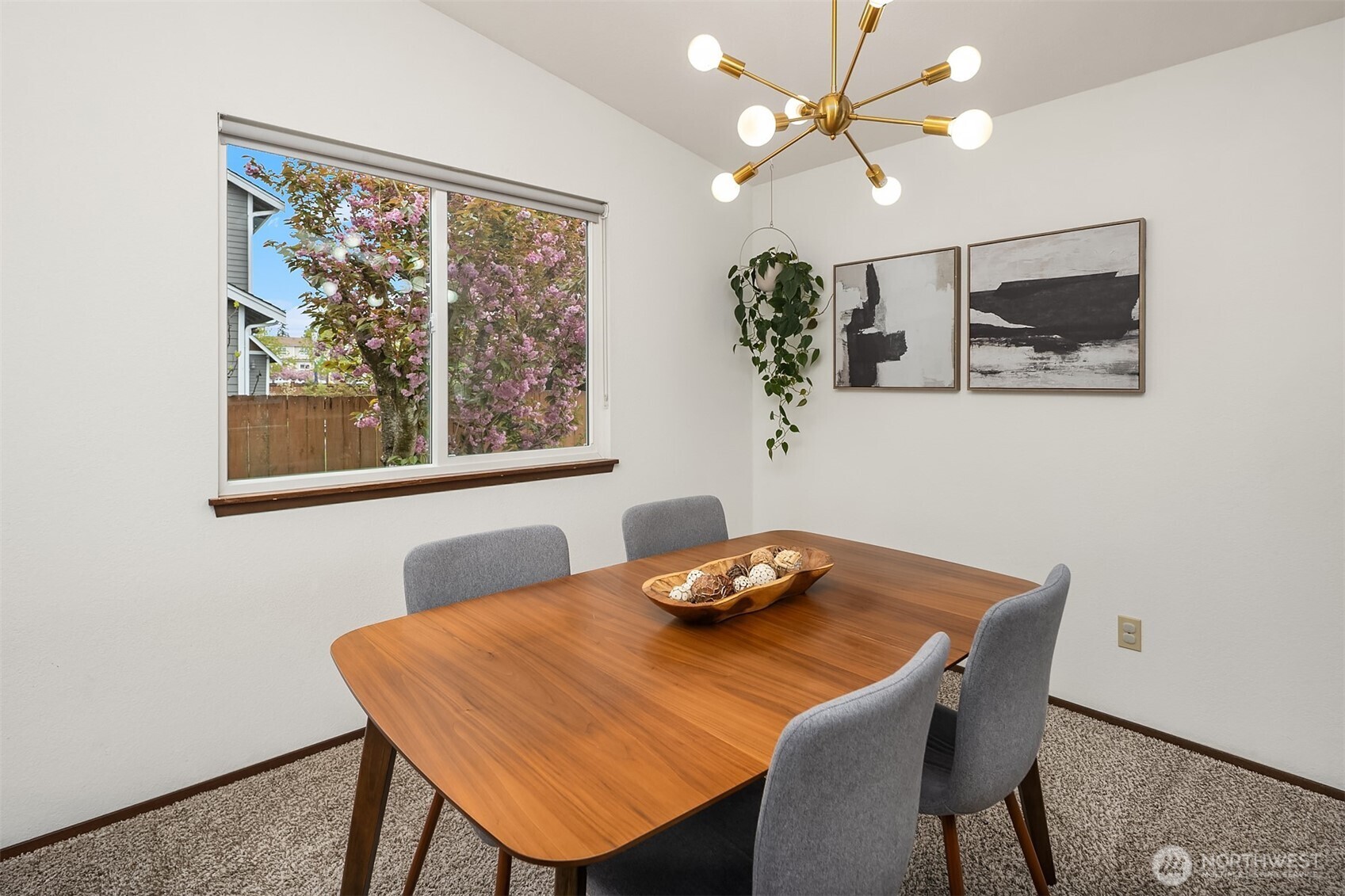 16232 2nd Place Property Photo 5