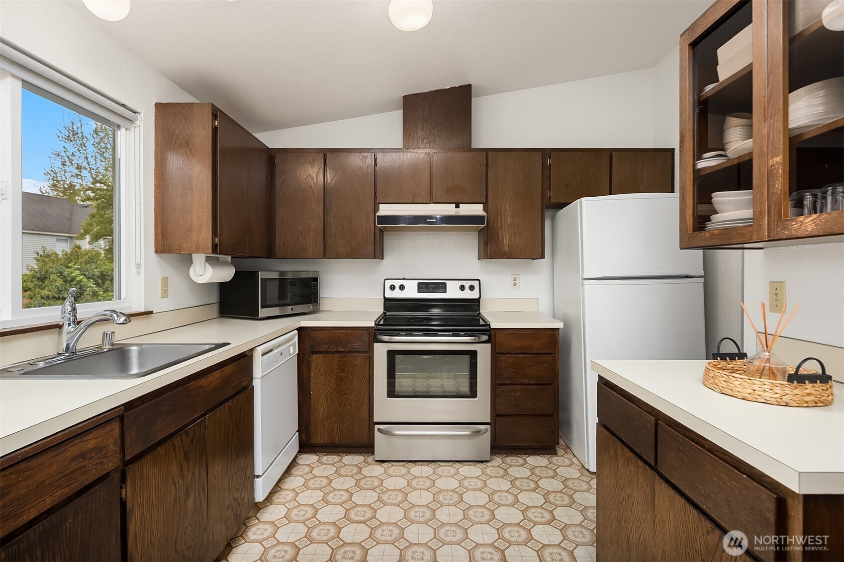 16232 2nd Place Property Photo 9