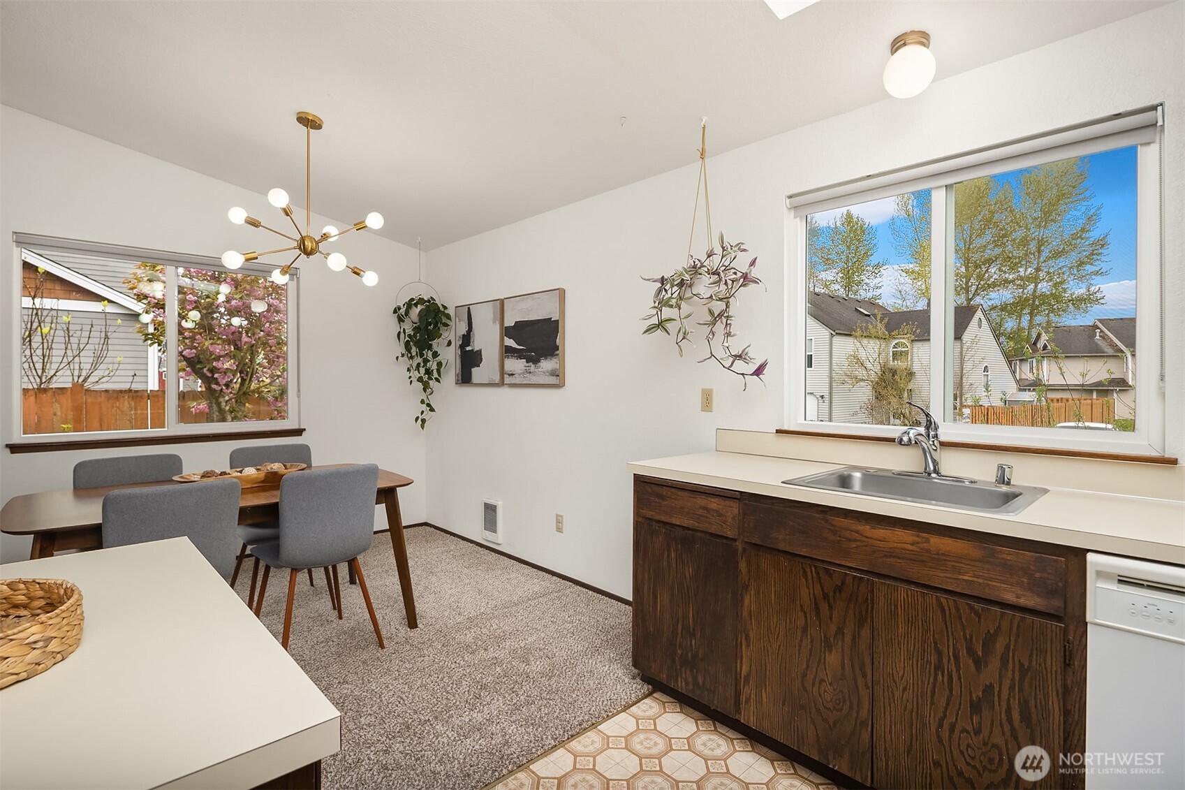 16232 2nd Place Property Photo 10