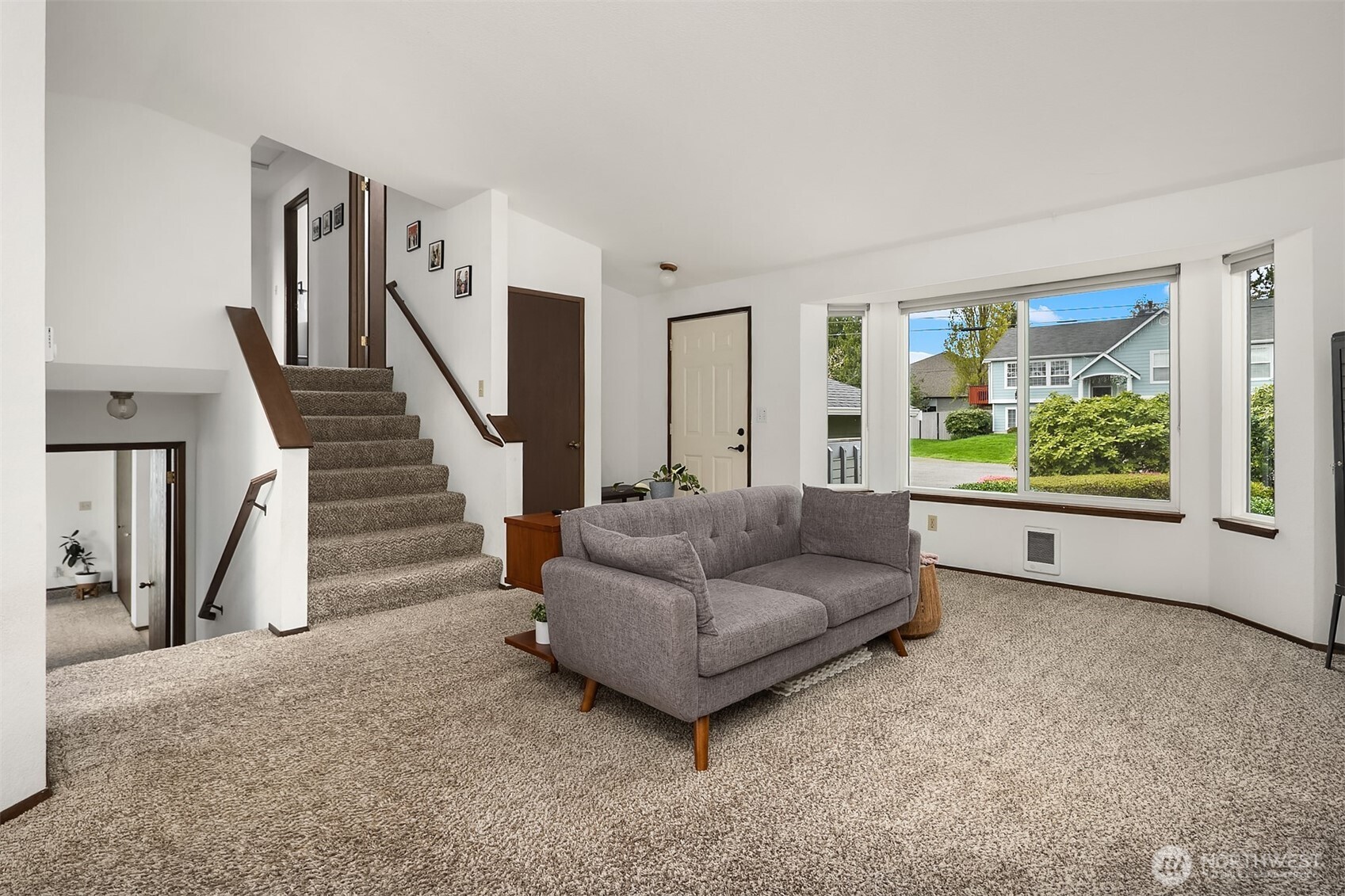 16232 2nd Place Property Photo 11
