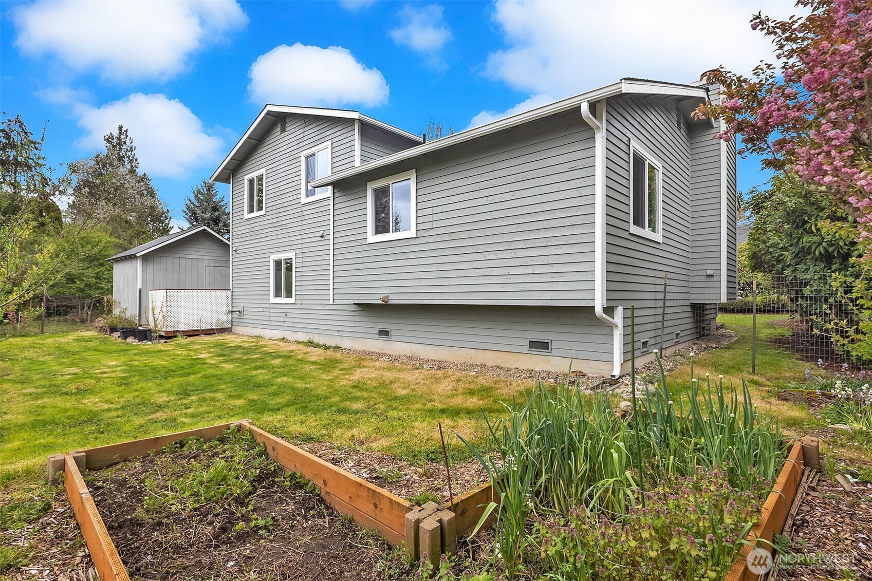 16232 2nd Place Property Photo 23